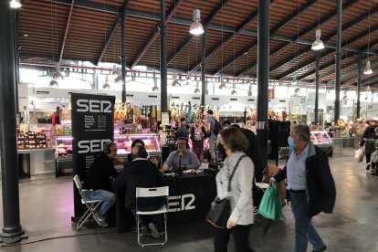 \'Hoy por Hoy Almería\' se ha emitido esta mañana desde el Mercado Central de la capital.