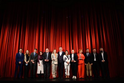 Ganadores de los I Premios Almería Digital, miembros del jurado, staff de LA VOZ y autoridades políticas.