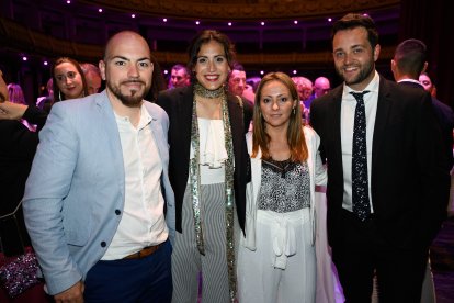 Integrantes de CM 2000, Wings Coaching y Podología de Murga durante el cóctel.