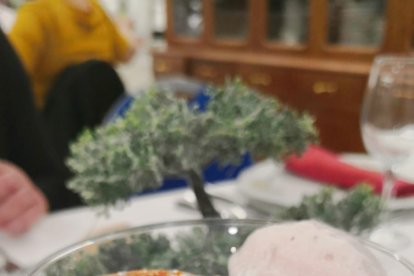 Mousse de queso manchego, manzana, azafrán y piñones de la Universidad Laboral de Albacete.