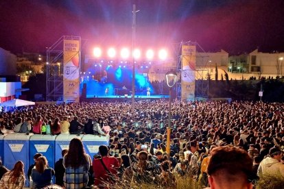 La explanada del Teatro Multiusos acogió los conciertos nocturnos.