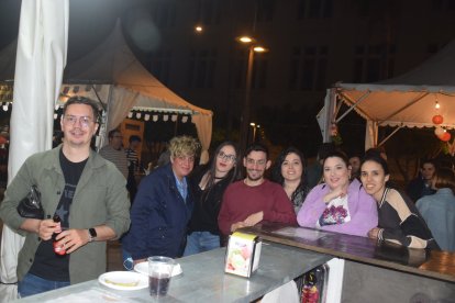 Amigos en las Cruces de Mayo.