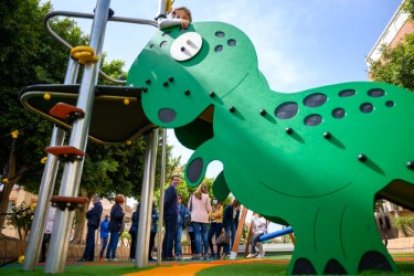 El nuevo parque cuenta con dos áreas diferenciadas en función de las edades de los niños.