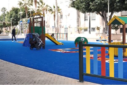 Dos espacios con colores diferenciados: la azul para niños de 3 a 6 años y la verde para niños de hasta 12 años.