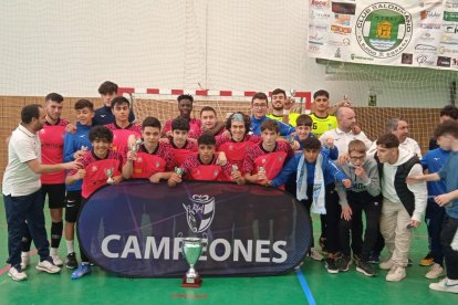 El Poli Ejido juvenil campeón en la pista.