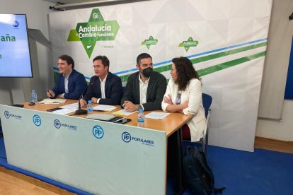 Reunión del comité de campaña.