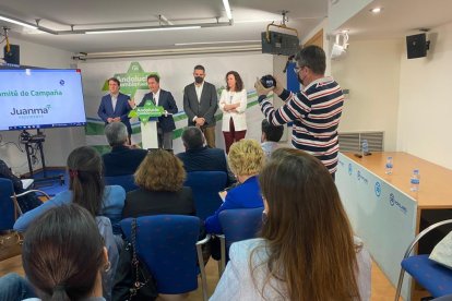 Asistentes a la primera reunión del comité.