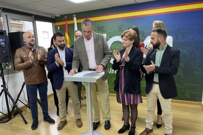 El número 2 de Vox estuvo ayer en Sevilla y hoy en Almería.