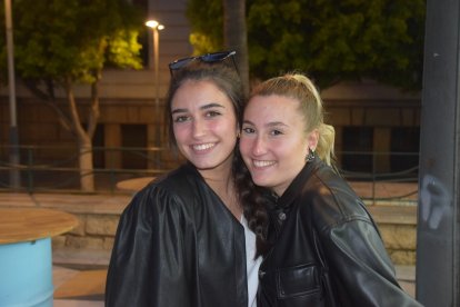 Alejandra Ruiz y Natalia Torres de cruces.