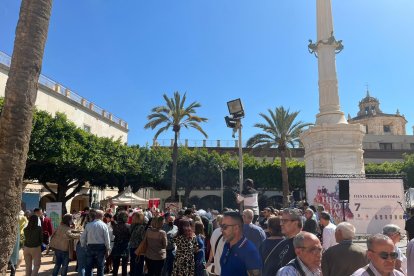 Día soleado en la Plaza Vieja.