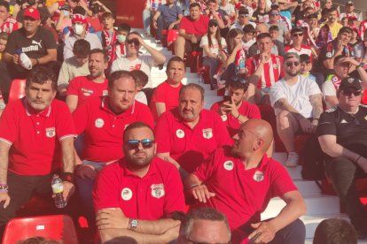 Disfrutando de la victoria de la UD Almería ante el Amorebieta.