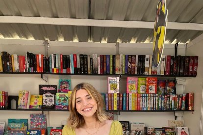 Paola Boutellier, en un stand de la Feria del Libro.