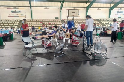 Donante en el pabellón deportivo Rafael Florido.