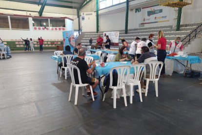 Donantes tras la donación de sangre. 