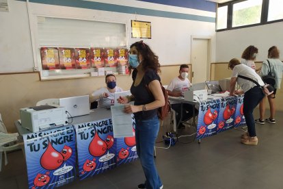 Entrada del pabellón deportivo Rafael Florido. 