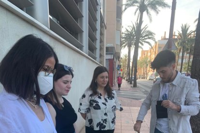 Mesa informativa de la Asociación Española Contra el Cáncer.