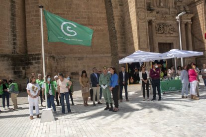 El izado de la bandera de la AECC.