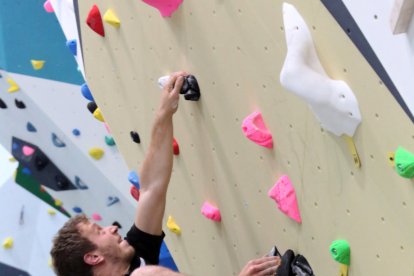 Manos y piernas en tensión para llegar a lo más alto.