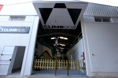 La sala Climbbox está situada en Cortijo Grande.