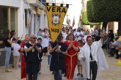 Se ha realizado un desfile por las calles de Vera.