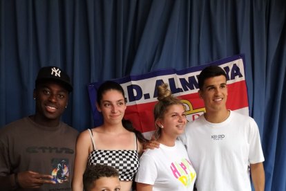 Tras las preguntas, los alumnos se pudieron llevar un bonito recuerdo.