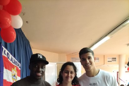 Todos querían su foto con los futbolistas.