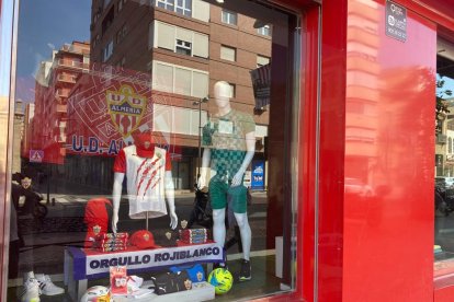 Una de las tiendas de Blanes en Obispo Orberá.