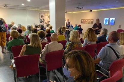 Asistentes a la conferencia organizada por el PSOE de Almería capital.