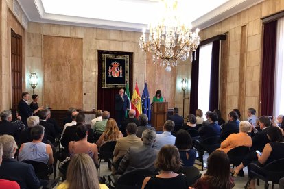 Uno de los momentos del sencillo acto celebrado en la Subdelegación.