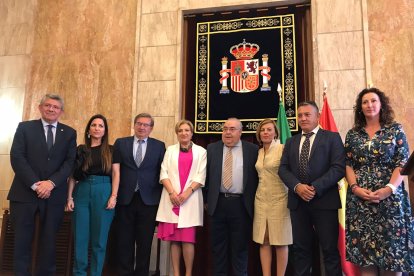Lourdes Molina acompañada por el subdelegado, parlamentarios socialistas y la teniente de alcalde del Ayuntamiento de Almería.