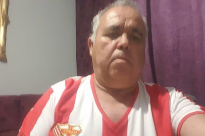 Animando al equipo desde casa.