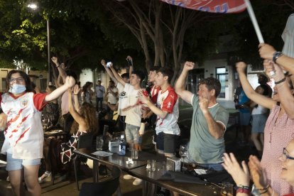 Celebrando el gol del empate del Almería.