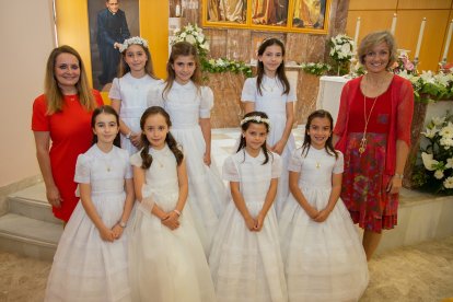 Chicas del colegio Altaduna que hicieron la Primera Comunión.