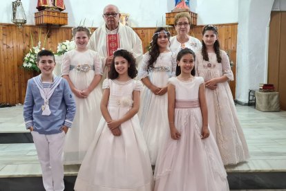 Último grupo que recibió el Señor en la parroquia de La Cañada, con su párroco y catequistas.