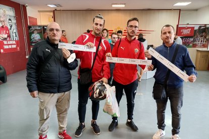 Luis Collado, Álex Ruiz, Alejandro Díaz y Antonio Pérez, los primeros en llevarse las entradas.