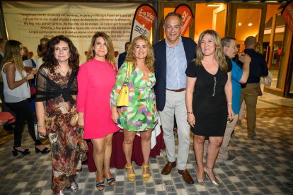 Josefina Matías, María Dolores Linares, Encarna Vargas, María Dolores Tortosa y Vicente García Egea.