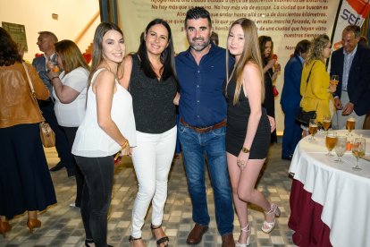 Susana Aparicio, Susana Enrique, Diego González y Estela Enrique.