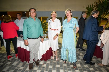 Néstor Contreras, Ivana Fernández y María Rosa Fernández.