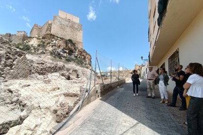 El arqueólogo Celso Sánchez explicando las excavaciones realizadas