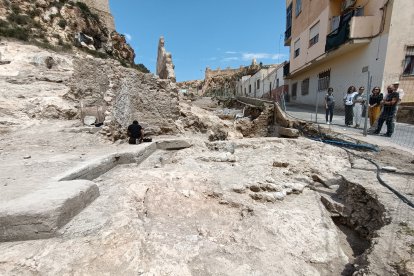 Vista general de los trabajos quedando en primer término la zona en la que se encuentran los restos del baluarte