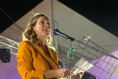 Ana Labella lee el pregón.