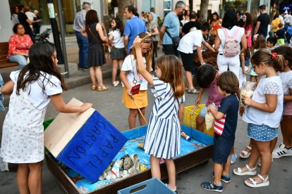 Los niños disfrutan en la Noche en Blanco.