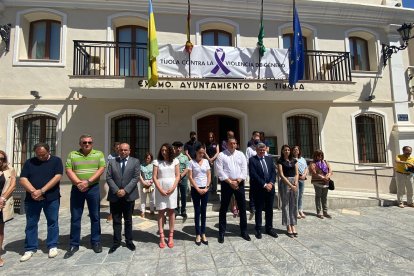 Las banderas del Ayuntamiento ondean a media asta.