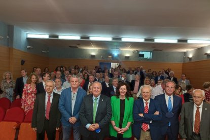 Autoridades y compañeros en el Colegio de Médicos.