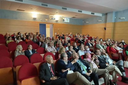 Acto en el salón de actos del Colegio de Médicos.