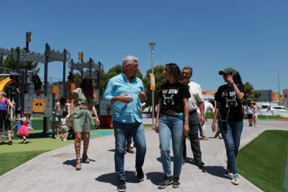 El alcalde de Huércal visitando el festival.