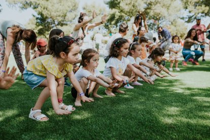 Los más pequeños disfrutan del día.