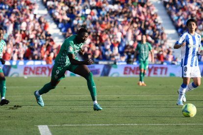 Sadiq en la primera parte.