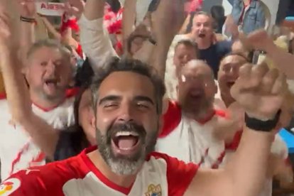 Ramón Fernández-Pacheco, alcalde de Almería, con Diego Cruz, concejal de Cultura, entre otros, celebrando el ascenso.