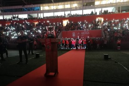 Espectáculo de luz y sonido en el estadio para celebrar el ascenso.